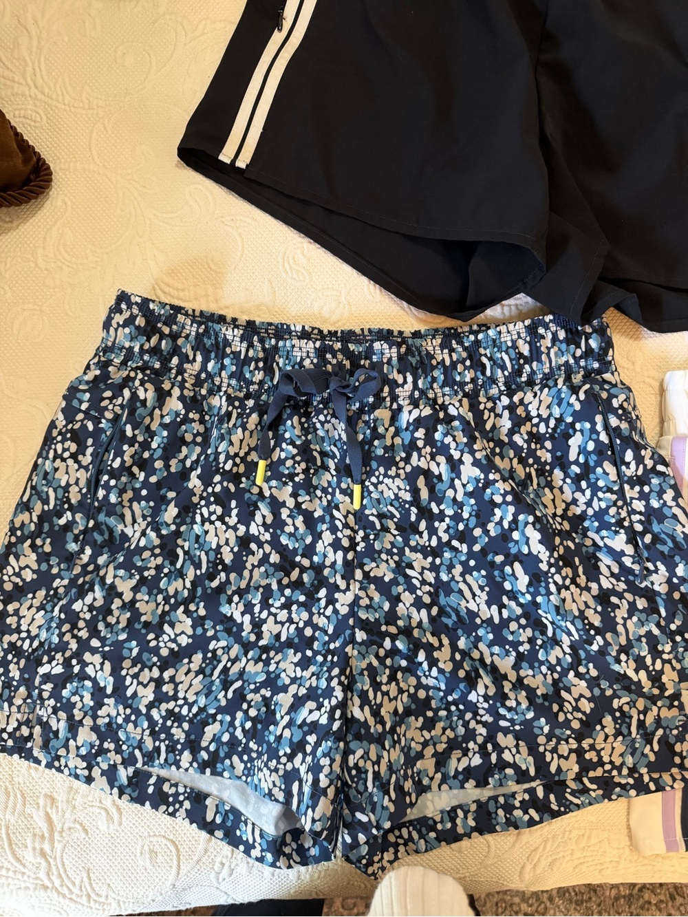 Calme by Johnny Wad. Women’s Navy Blue Printed Drawstring Shorts size M